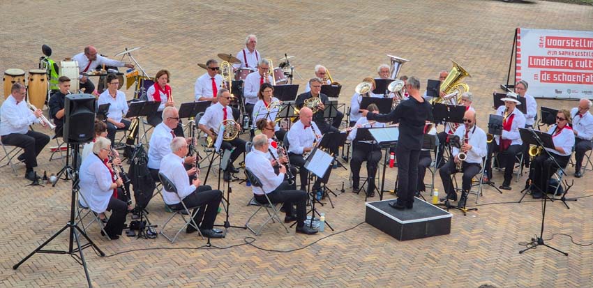 30 juni Podium Waalkade
